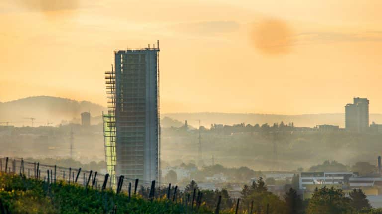 Desaster in Baden-Württemberg: 10 Jahre Bauruine – Wird das höchste Hochhaus Baden-Württembergs je fertig?