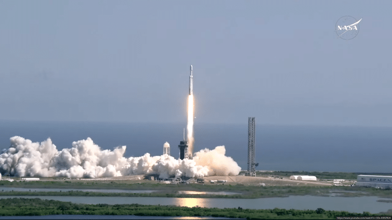 NASA: „Europa Clipper“ mit Falcon Heavy erfolgreich in Cape Canaveral gestartet
