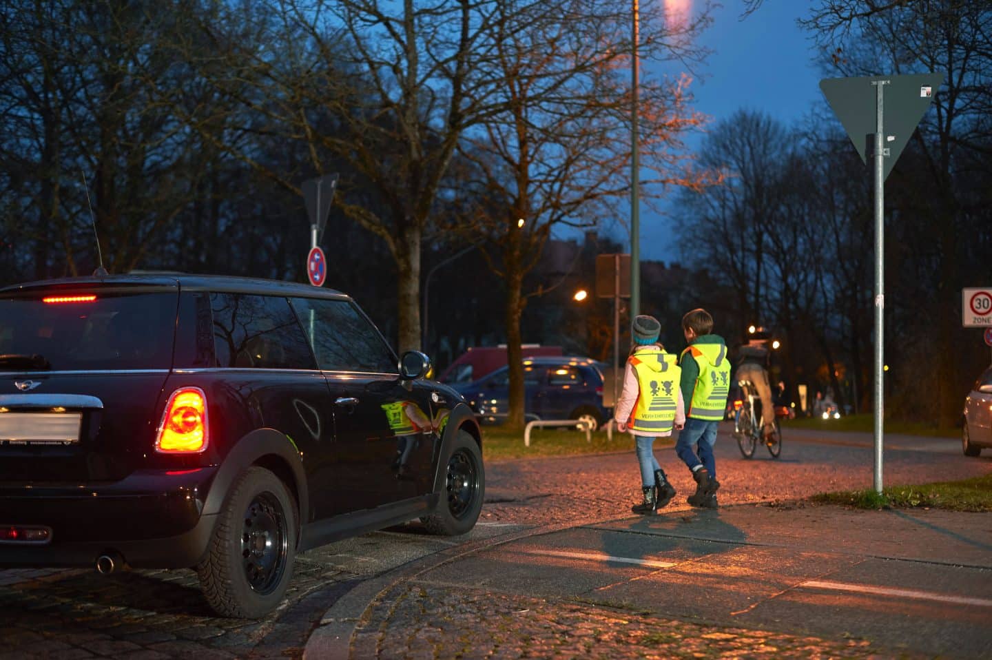 DIe Unfallgefahr steigt in der dunklen Jahreszeit 