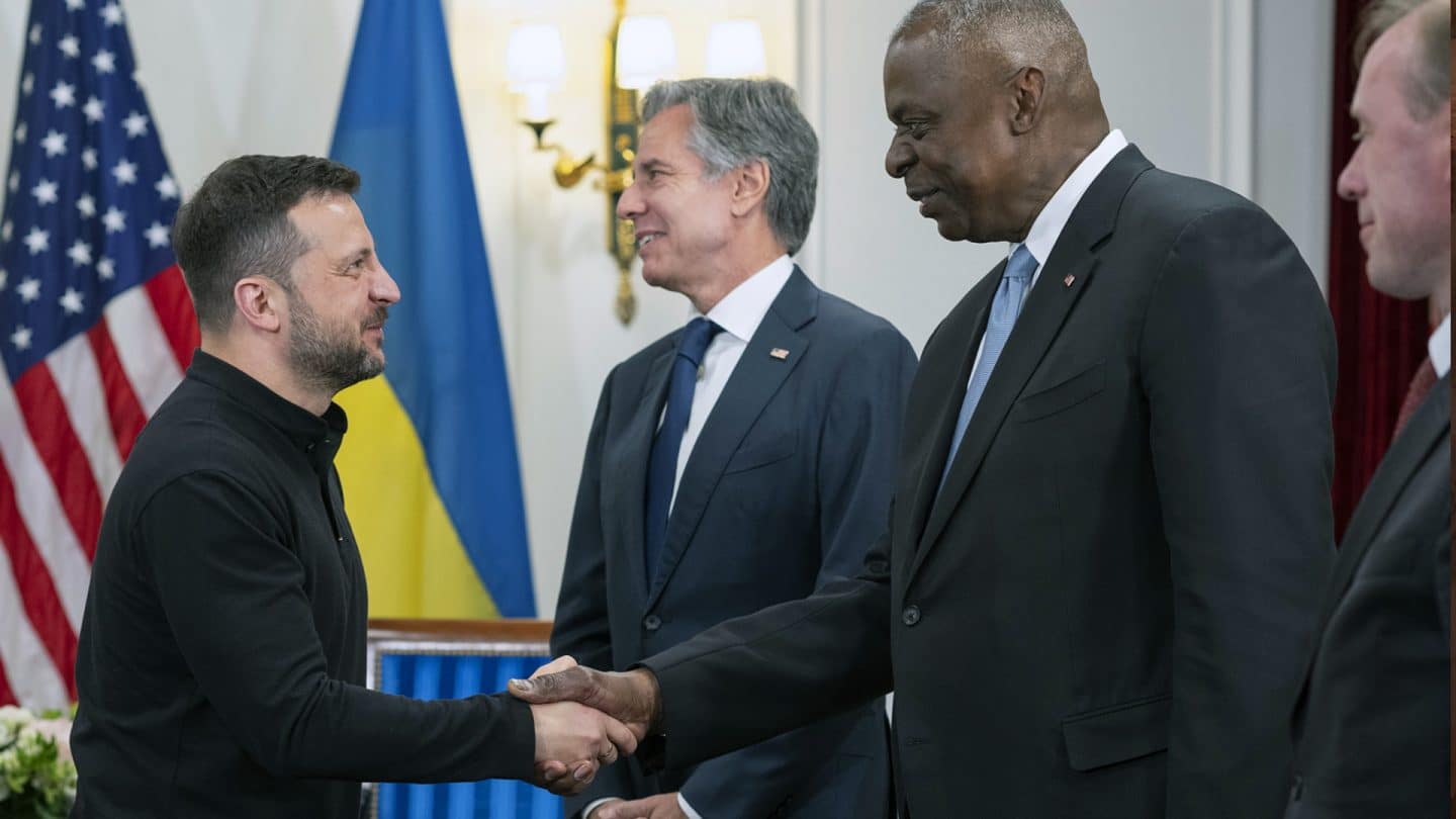 Ukraine wehrt sich weiter gegen russische Angriffe: USA sichern umfassende Unterstützung zu