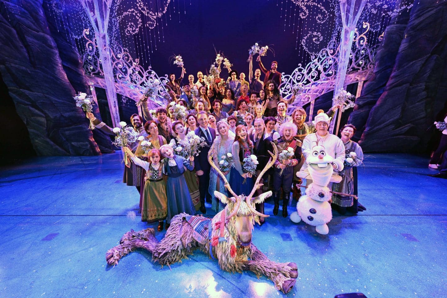 Magie in Stuttgart: Disneys DIE EISKÖNIGIN feiert Premiere – Standing Ovations und Tränen!