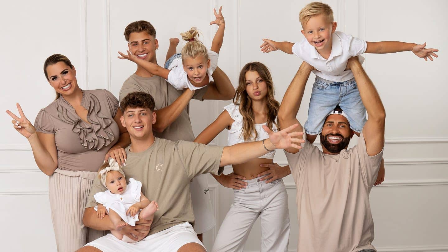 Willkommen bei Familie Weiß: Der turbulente Alltag einer achtköpfigen Familie auf Zypern – und der Traum von Baby Nummer sieben“