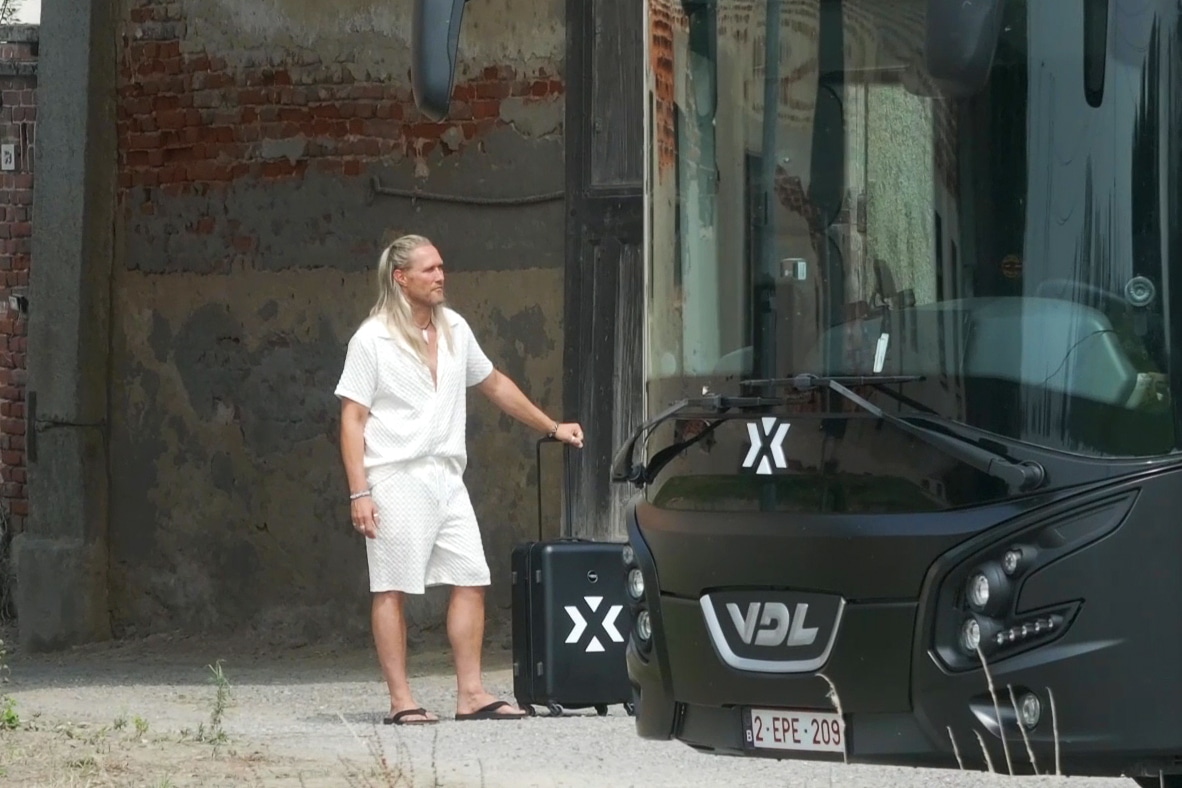 Überraschung bei „Destination X“: Nico Schwanz steigt in Folge zwei ein – Misstrauen in der Promi-Gruppe