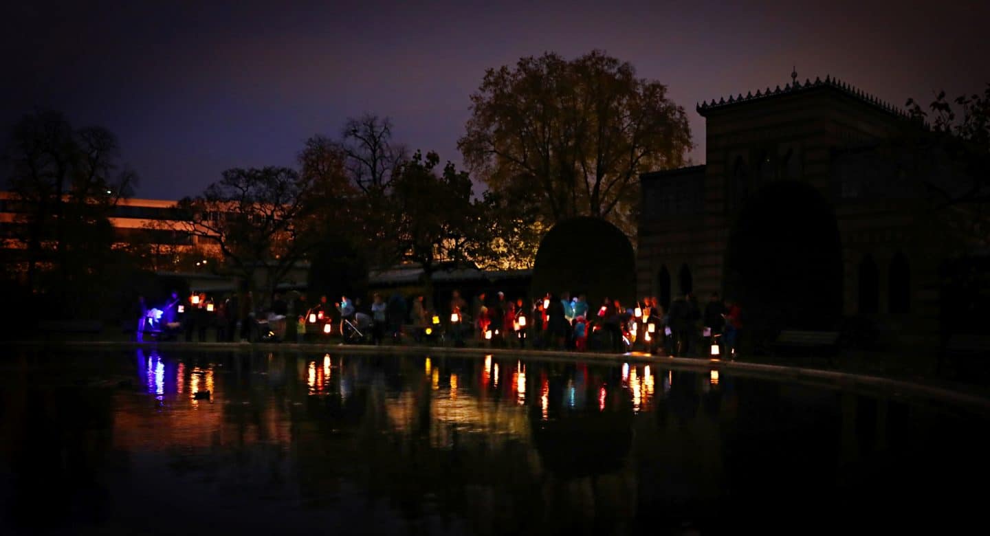 Ausflugstipp / Im Laternenlicht durch die Wilhelma in Stuttgart – Funkelnder Abschluss der Wilden Wochenenden