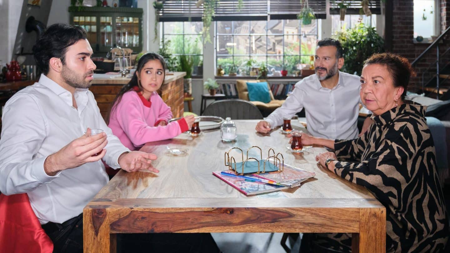 „Unter uns“: Türkische Familie bringt frischen Wind in die Schillerallee!