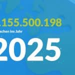 Grafik mit stilisiertem Globus im Hintergrund und dem Text: "Mit 8.155.500.198 Menschen ins Jahr 2025" in großen Zahlen. Der Text ist in Blau-, Gelb- und Weißtönen gestaltet.