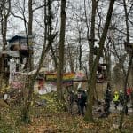 Lebensgefahr in Freiburg: Polizei befreit Klima-Betonierer aus Erdloch Lebensgefahr in Freiburg: Polizei befreit Klima-Betonierer aus Erdloch