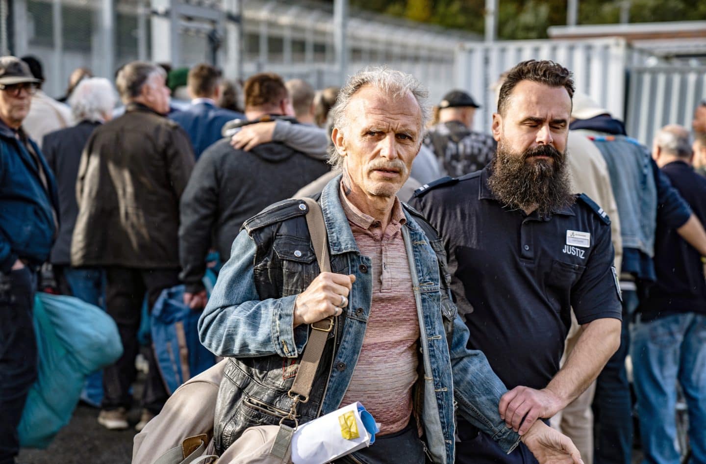 „A Better Place“ heute in der ARD: Serie wagt radikales Experiment ohne Gefängnisse