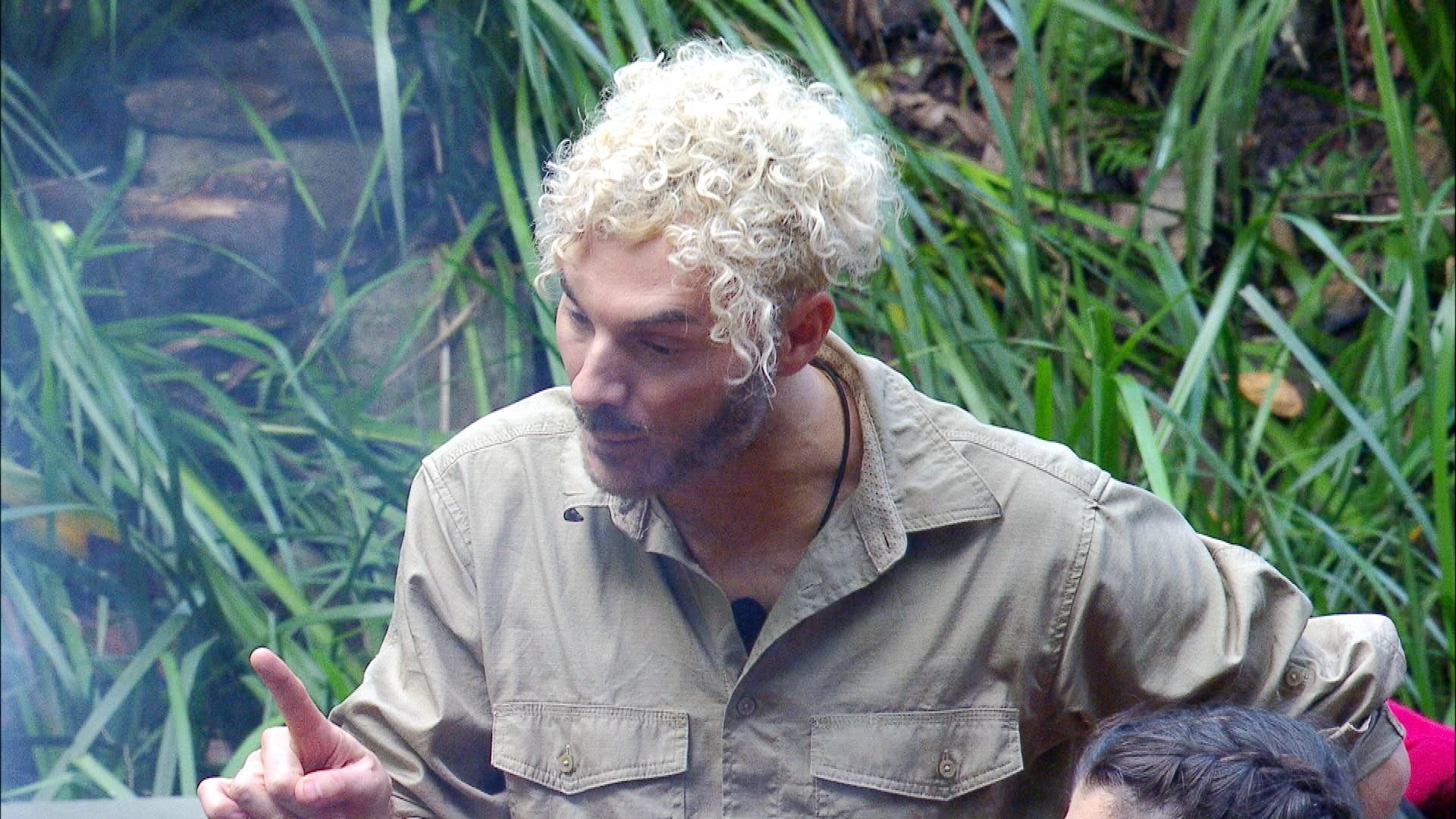 „Lilly wütet: „Sam ist eine fiese Schlange!“ – Dschungelcamp-Streit eskaliert“