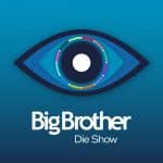 Das offizielle Logo von "Big Brother - Die Show" auf einem blauen Hintergrund. Es zeigt ein stilisiertes Auge mit einem weißen Punkt in der Mitte, umgeben von bunten Kreissegmenten. Unter dem Auge steht der Schriftzug "Big Brother - Die Show" in weißer Schrift.