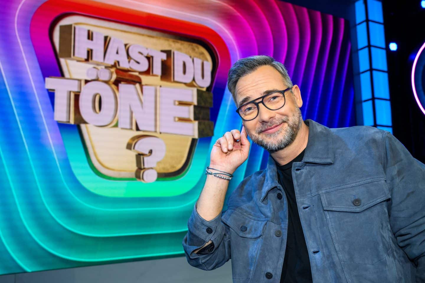 Disco-Fieber bei SAT.1: Matthias Opdenhövel feiert „Hast du Töne?“ mit Disco-Riccardo, Robo-Rick und Die Ärztin Caro