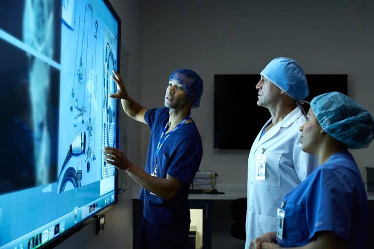 Medizintechnik-Deal: KARL STORZ schnappt sich T1V-Geschäft in den USA – Neuer Coup für digitale Chirurgie
