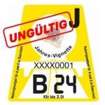 ine österreichische Jahresvignette für 2024 in gelber Farbe mit einem großen roten Stempelaufdruck "UNGÜLTIG". Die Vignette ist für Fahrzeuge bis 3,5 Tonnen vorgesehen und war für die Nutzung auf österreichischen Autobahnen und Schnellstraßen gültig.