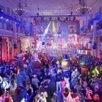 Zum 70. Mal nimmt das Mainzer Narrenschiff im TV volle Fahrt auf: Die Aktiven der Mainzer Vereine MCV und MCC, GCV und KCK, unter Vorsitz von Sitzungsprsident Andreas Schmitt, präsentieren im Kurfürstlichen Schloss zu Mainz einen Abend voller fastnachtlicher Höhepunkte.