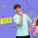 Promobild zur RTL+ Show "Luca vs. Sandra": laserluca (links) in einem hellblauen Shirt mit nachdenklicher Pose, während selfiesandra (rechts) in einem rosa Outfit energisch mit einem Megafon gestikuliert. Im Hintergrund bunte Pfeile und dynamische Grafikelemente.