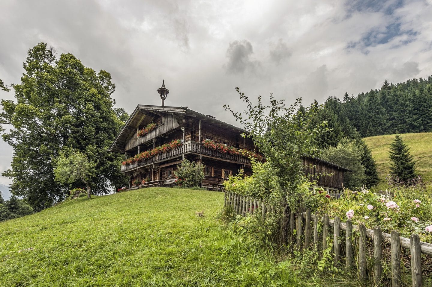 Auf den Spuren des „Bergdoktors“: Tauchen Sie ein in Dr. Grubers Welt! hd bergdoktorwohnhaus koepfing soell 1%C2%A9danielreiterpetervonfelbert