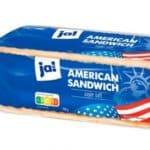 Verpacktes "JA! American Sandwich" Brot (750 g) mit blauem Design, weißem Logo und Freiheitsstatue-Motiv