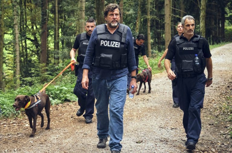 „Tatort: Die große Angst“ – Lohnt sich die Jagd durch den Schwarzwald heute Abend?