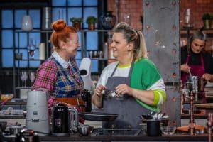 Enie van de Meiklokjes (l.); Manuela Wisbeck (r.)