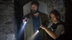 Kommissar Behringer (Antoine Monot) und Jung-Kommissarin Ela Jenning (Cosima Henman)