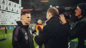 Joshua Kimmich (l.) im Interview