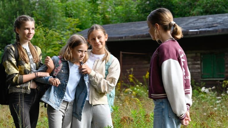 „Frühling – Wenn du nicht still bist, dann…“: Emotionaler Kampf gegen Mobbing und Krankheit