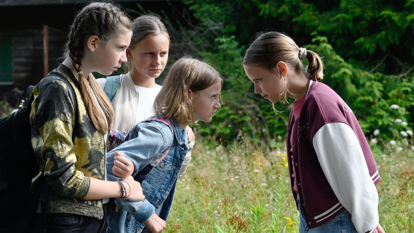 „Frühling – Wenn du nicht still bist, dann…“: Emotionaler Kampf gegen Mobbing und Krankheit 92091 0 3