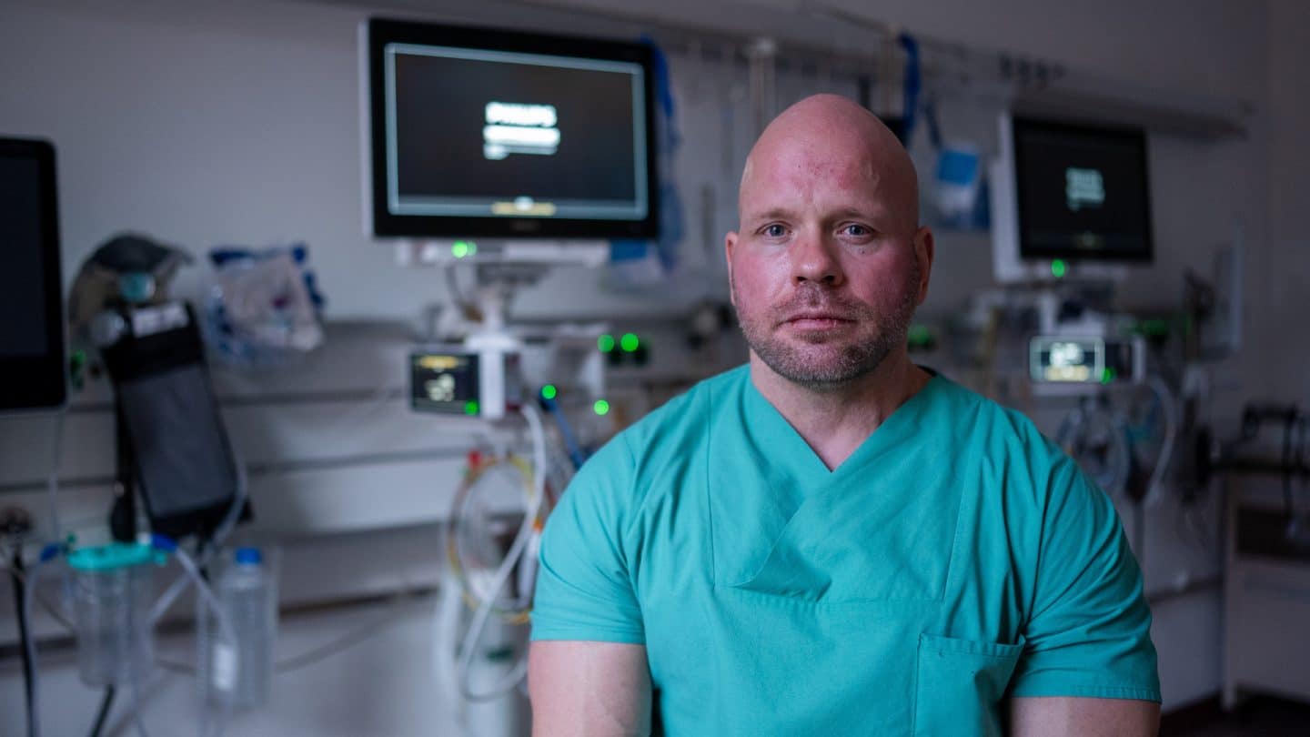 Ricardo Lange, Intensivpfleger, hat schon während der Pandemie auf die prekäre Lage in Krankenhäusern aufmerksam gemacht. Trotz vieler Versprechungen - viel geändert habe sich seitdem nicht, meint er.
