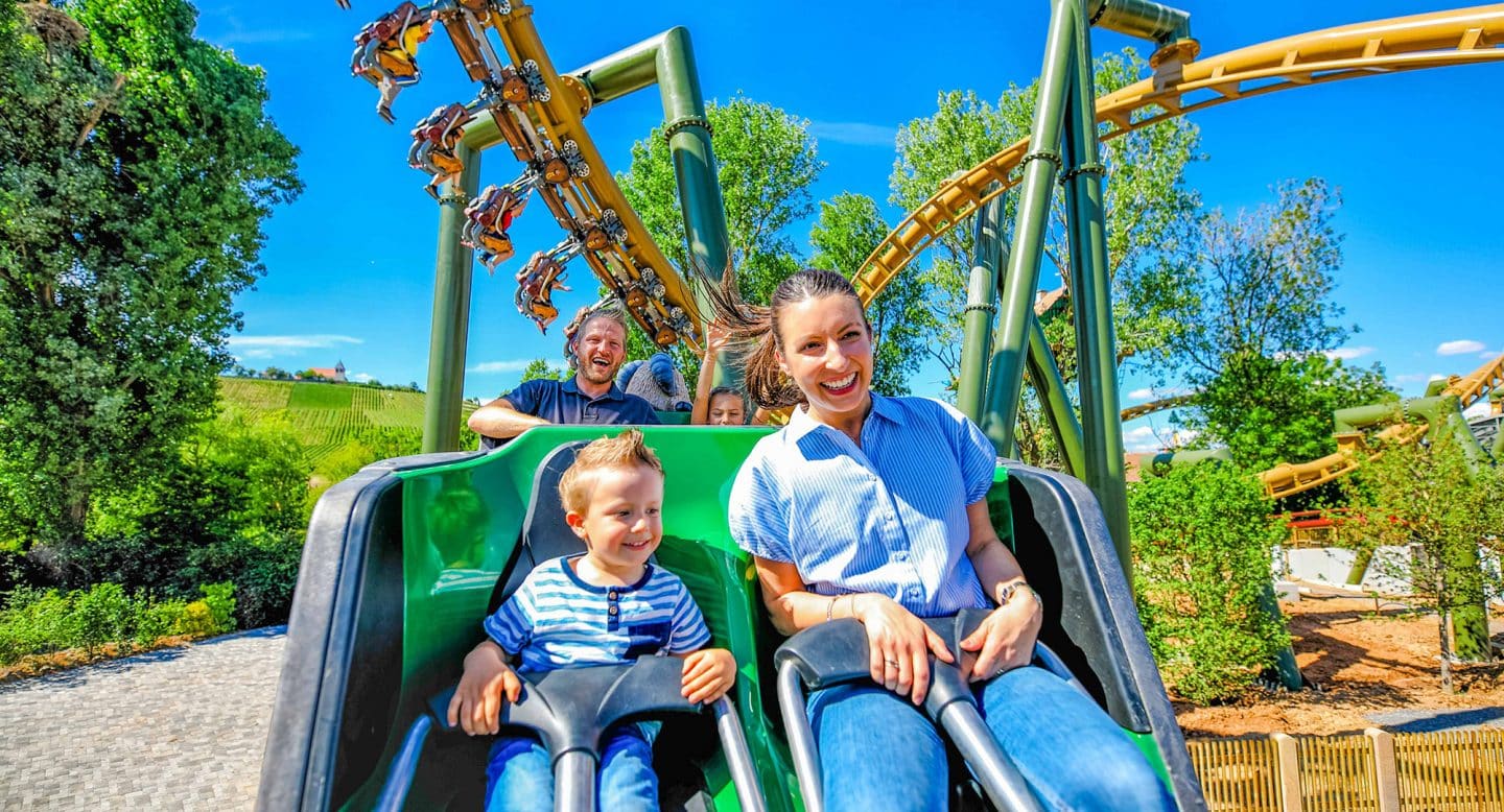 Europa-Park schlägt Disneyland! Das sind die besten Freizeitparks 2025 – Tripsdrill auf dem Podium! Achterbahnen Volldampf Frau Kind