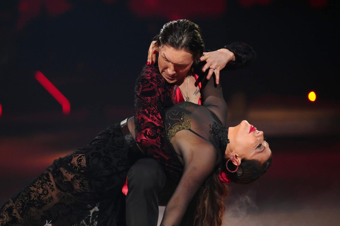 Simone Thomalla und Evgeny Vinokurov tanzen Paso Doble.