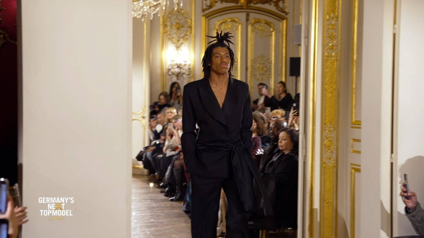 Heidi Klums Sohn Henry läuft in Paris // Boris Beckers Sohn Elias kommt als Gastjuror zu #GNTM 3 Heidi Klums Sohn Henry läuft in Paris // Boris Beckers Sohn Elias kommt als Gastjuror zu #GNTM P7 GNTM EPS12 3161437