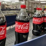Coca-Cola Flashen au dem Förderband in der PRoduktion