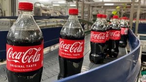 Coca-Cola Flashen au dem Förderband in der PRoduktion