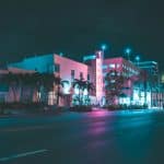 Die Straßen von Miami bei Nacht