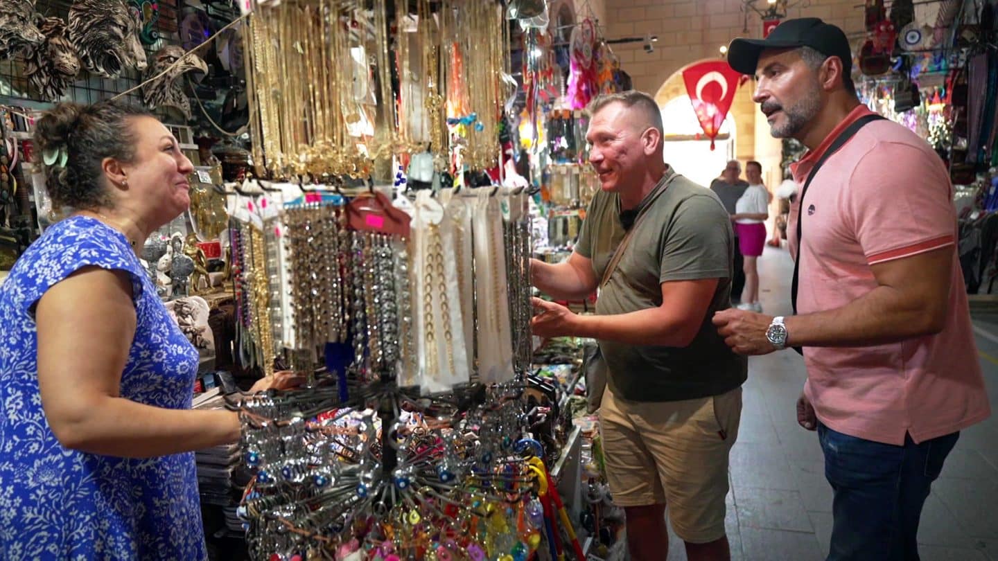 „Trödeltrupp on Tour – Schatzjagd durch Europa“: Die besten Tipps für Flohmärkte im Urlaub