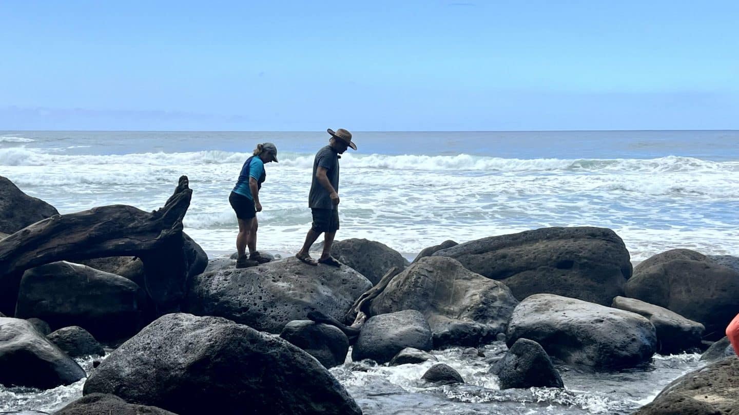 Heute bei „Willkommen bei den Reimanns“: Gefahr auf Hawaii – Manu kämpft mit kaputten Schuhen 1767819