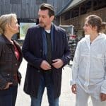 Ein Toter hängt im Stall: Chefermittler Sascha Bergmann (Hary Prinz), seine Partnerin Sandra Mohr (Miriam Stein, re.) und die Kollegin Eva Merz (Eva Herzig) von der Spurensicherung ermitteln.