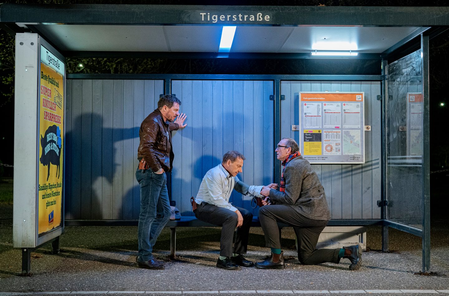 Sebastian (Felix Klare) hat Daniel Vogt (Jürgen Hartmann) zu Hilfe gerufen. Er soll Thorsten (Richy Müller) ausnüchtern, damit sich dieser wieder erinnert, was er über den Drogendeal weiß, der in dieser Nacht steigen soll.
