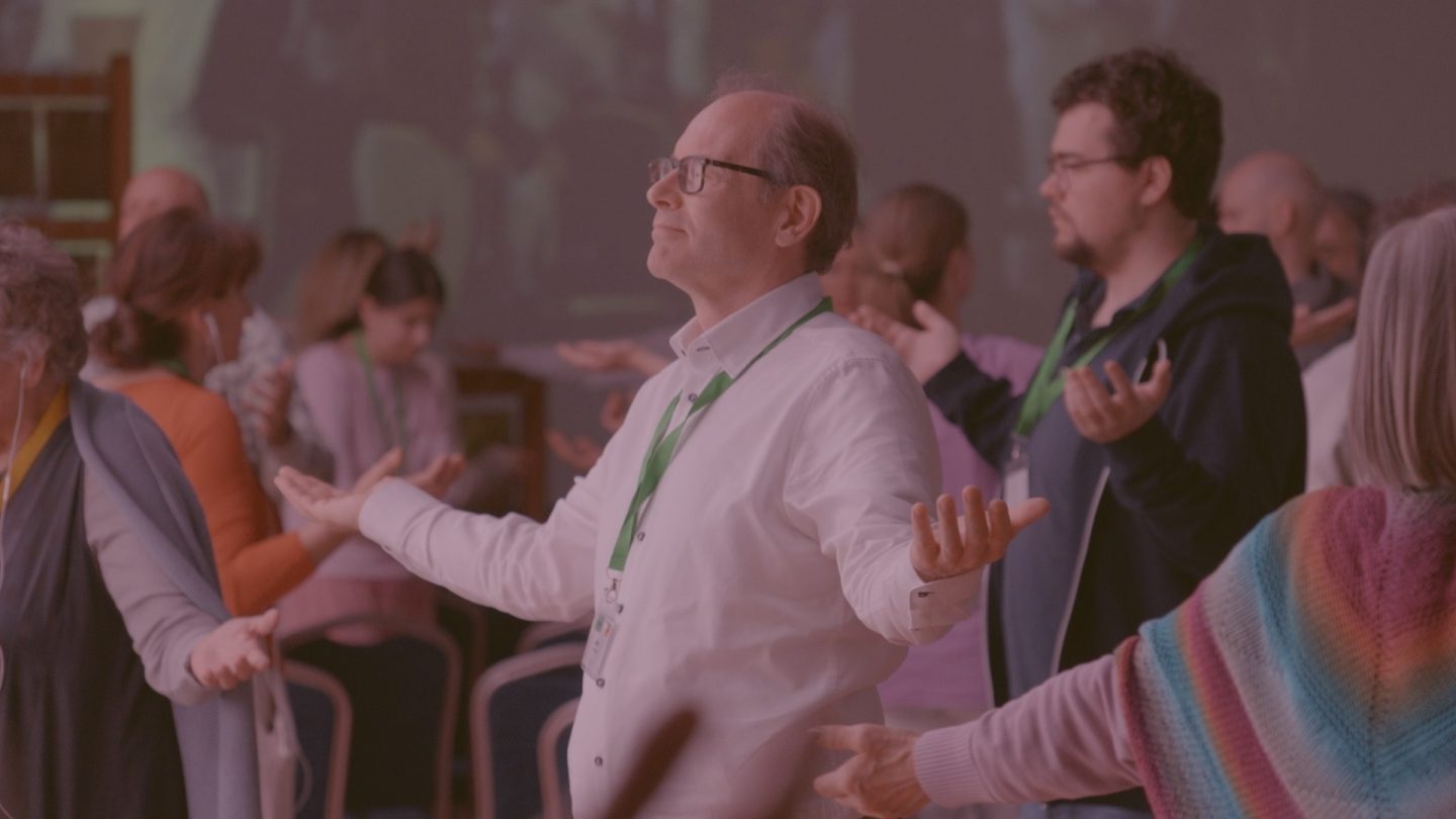 ZDF-Doku „Die Welt der Coaches“ heute: Wenn Trancetanz, Gurus und Schamanen versprechen, uns glücklich zu machen