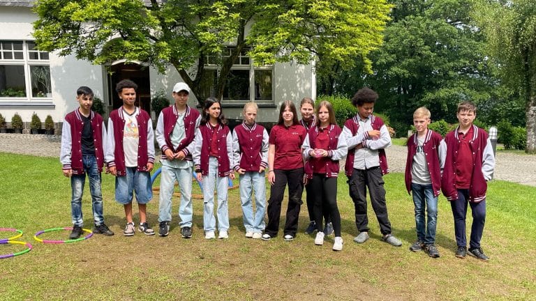„Wir werden groß!“ neue Staffel startet auf VOX: 12 Teenager im Internat – Pubertät unter strengster Aufsicht