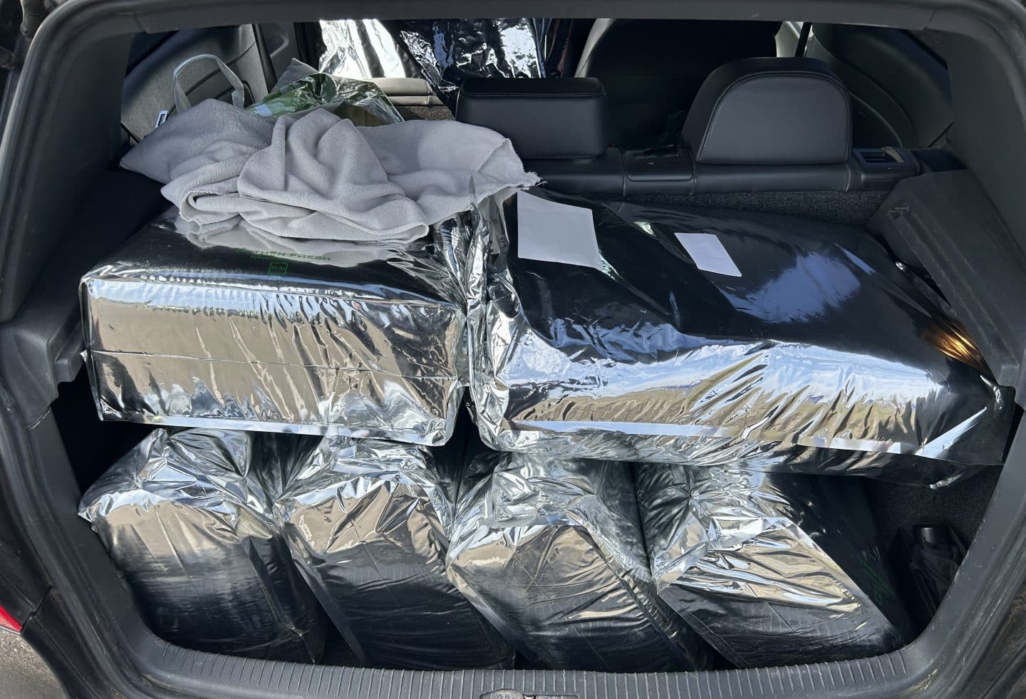 A5 bei Bruchsal: Zoll entdeckt 160 Kilo Cannabis in Schweizer Auto – Fahrer festgenommen