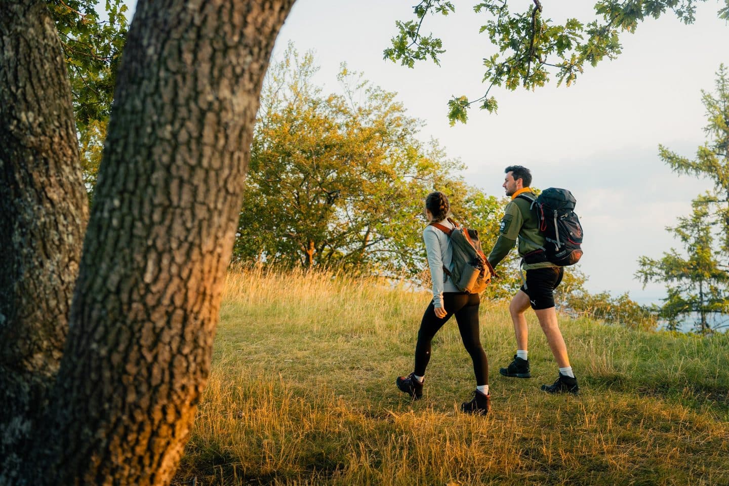 Sind wir wirklich noch in Baden-Württemberg? Unglaubliche Fernweh-Orte direkt vor der Haustür Bild 1 Wanderer Tieringer Hoernle Copyright Schwaebische Alb Tourismus Foto L. Huang