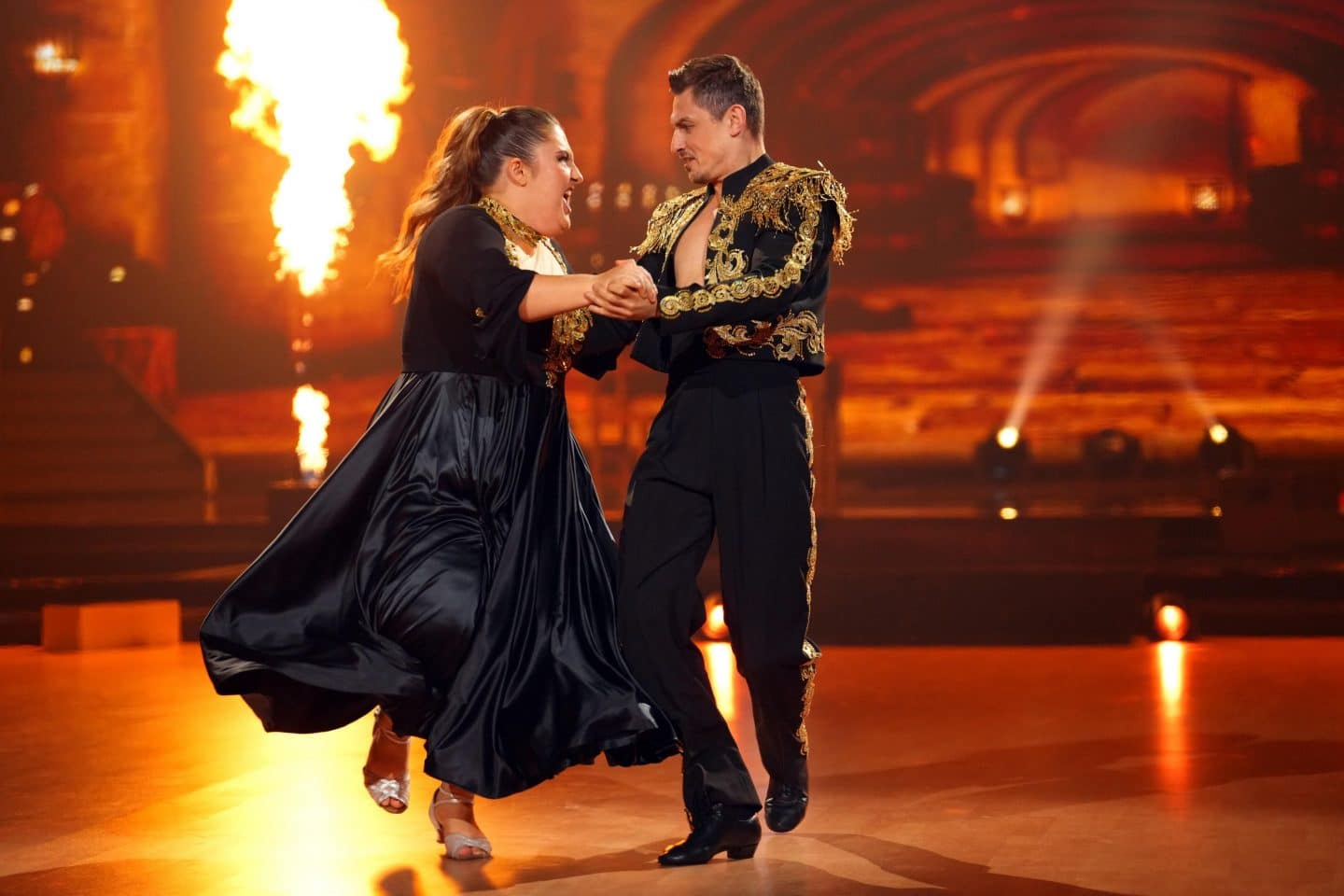 Let’s Dance 2025: Wer ist raus? Neubauer feiert Comeback, Zitterpartie nach Partner Switch! D09E2 5