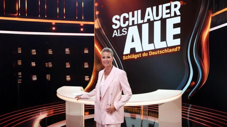 Sonja Zietlow stellt ganz Deutschland auf die Probe – neue RTL-Quizshow: „Schlauer als Alle.  Schlägst du Deutschland?“