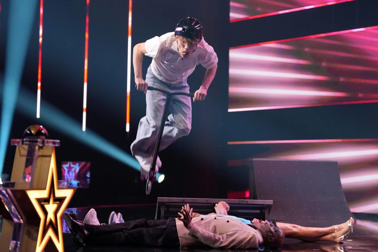 Gurgler, Ballerina, Bauchrolle: Die verrücktesten Talente heute beim Supertalent! F206B 5