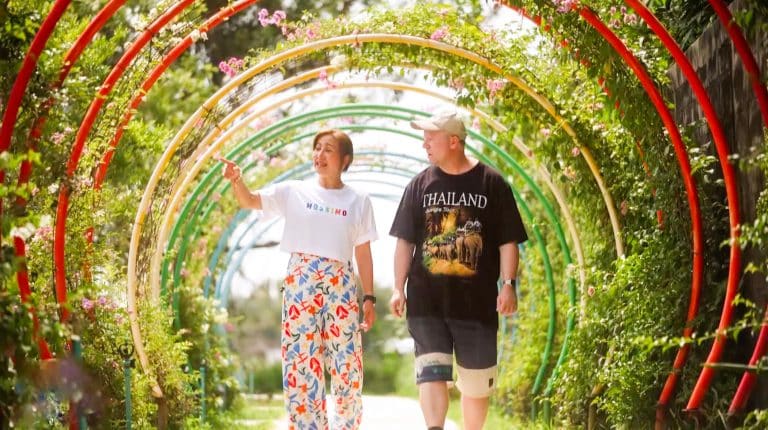 Vom Schwarzwald nach Thailand: In der SAT.1-Doku-Reihe „Amore unter Palmen“ geht die Liebe ab Montag, 28. April, auf große Reise