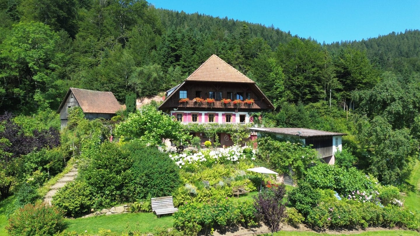 Ausflugstipps: Blütenpracht & Gartenträume –Traumhafte Gärten im Schwarzwald 3 Ausflugstipps: Blütenpracht & Gartenträume –Traumhafte Gärten im Schwarzwald Nordrach TheMoosbachGardenThomasHuber9