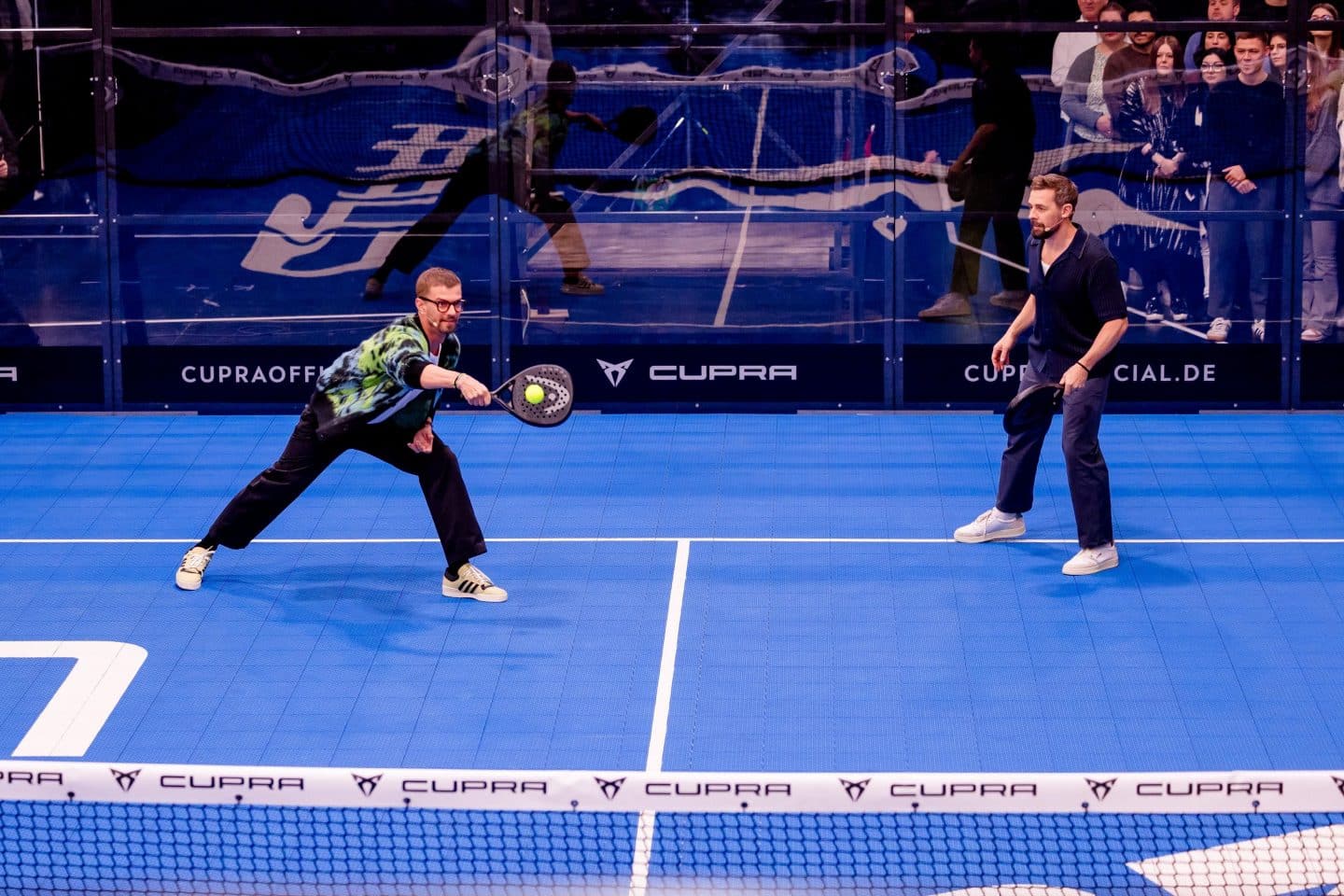 Joko & Klaas: Padel-Pleite trotz Ritterrüstung & Gips – Das ist die Strafe!