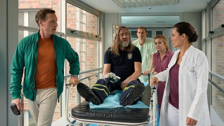 Dr. Nice kämpft am 25.05 in „Flammende Herzen“ um Leben und Liebe – so romatisch wird es im ZDF Dr. Nice kämpft am 25.05 in „Flammende Herzen“ um Leben und Liebe – so romatisch wird es im ZDF