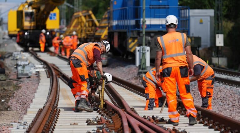 Baustellenfrust im Ländle: Land plant Bahngipfel gegen Schienen-Chaos!